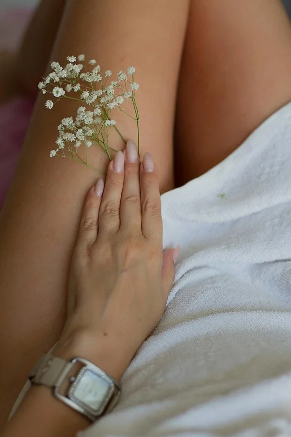 زیبایی و جذابیت طبیعی زنانه با ماساژ